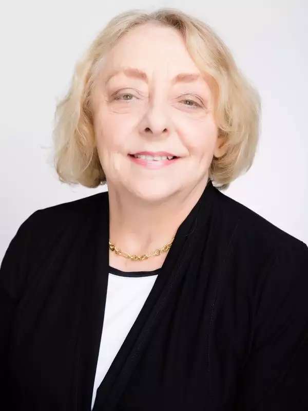 Photo of Prof. Rae Silver